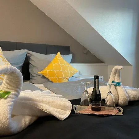 Отель Und Restaurant Zum Bunten Hirsch 3*