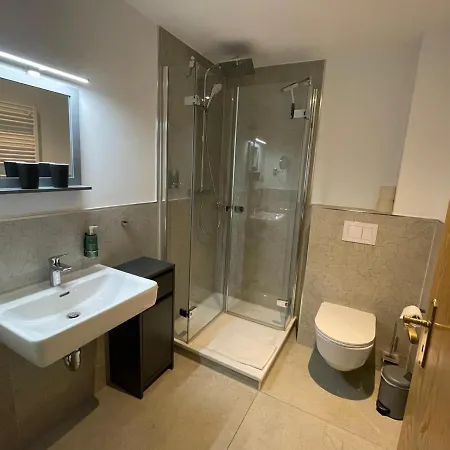 Hotel Und Restaurant Zum Bunten Hirsch 3*