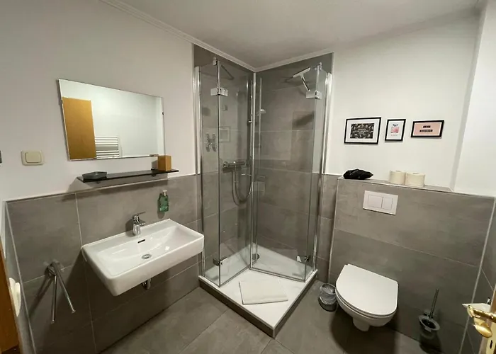 Und Restaurant Zum Bunten Hirsch ホテル