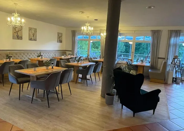 Und Restaurant Zum Bunten Hirsch ホテル 3*