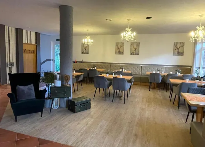 Und Restaurant Zum Bunten Hirsch 3* ミロー